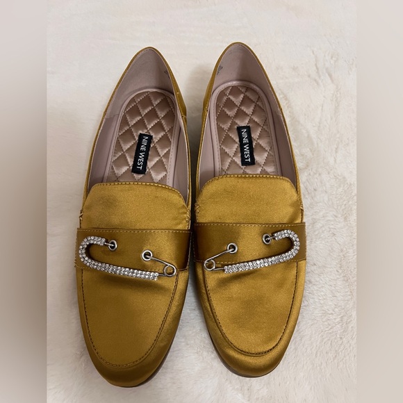 Nine West satin loafers with bling/rhinestone accent - Picture 5 of 5